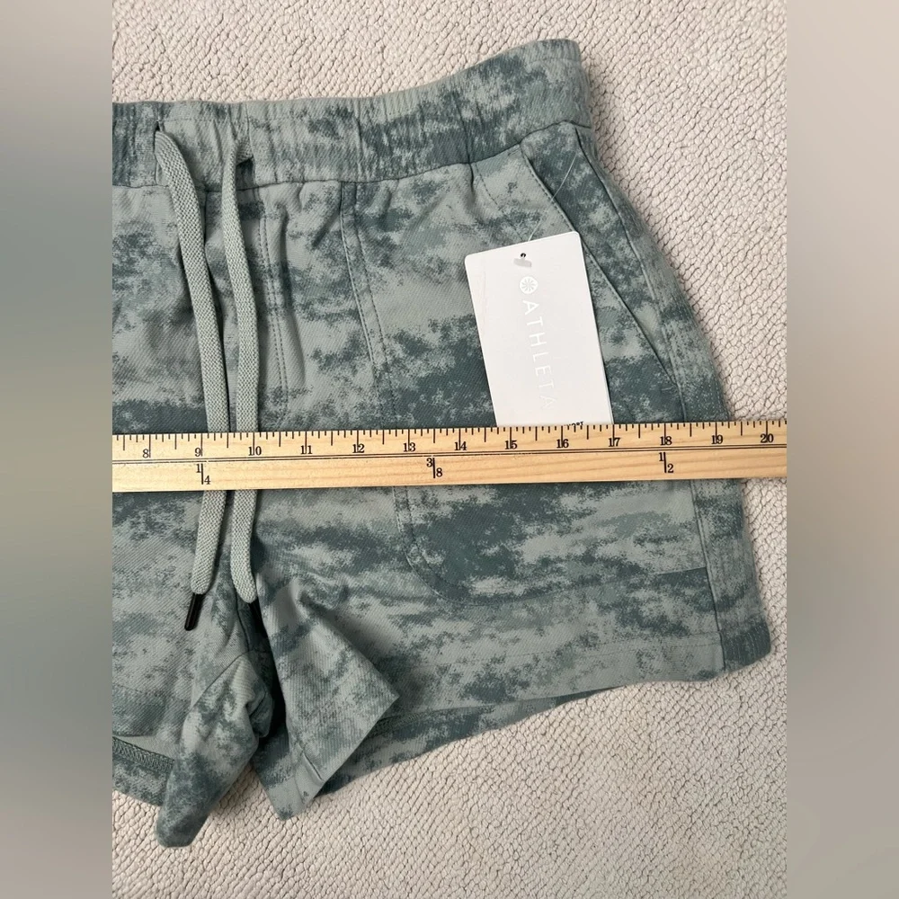 ATHLETA Farallon Short Fog Camo Coast Green Women’s Size: Small - Picture 12 of 16